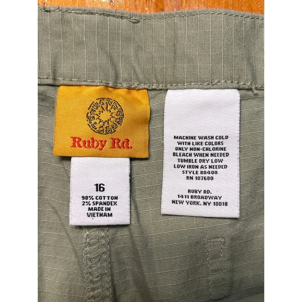 Ruby Rd Gorpcore Utility Sage Green Ripstop Cropped Pants Elastic Waist Capris